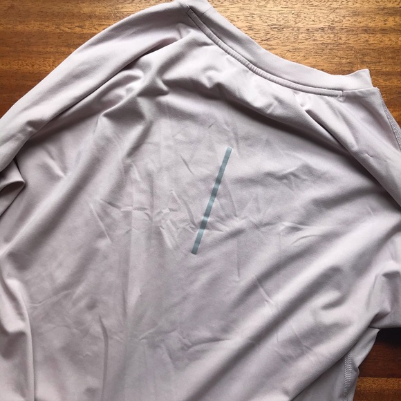 SOLD Nike running shirt - Picture 4 of 12